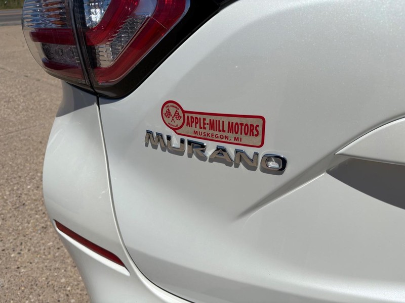 Nissan Murano Vehicle Full-screen Gallery Image 19