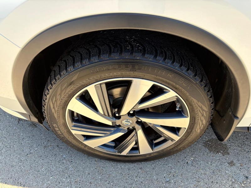 Nissan Murano Vehicle Full-screen Gallery Image 21