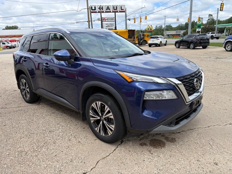 Nissan Rogue Vehicle Full-screen Gallery Image 03