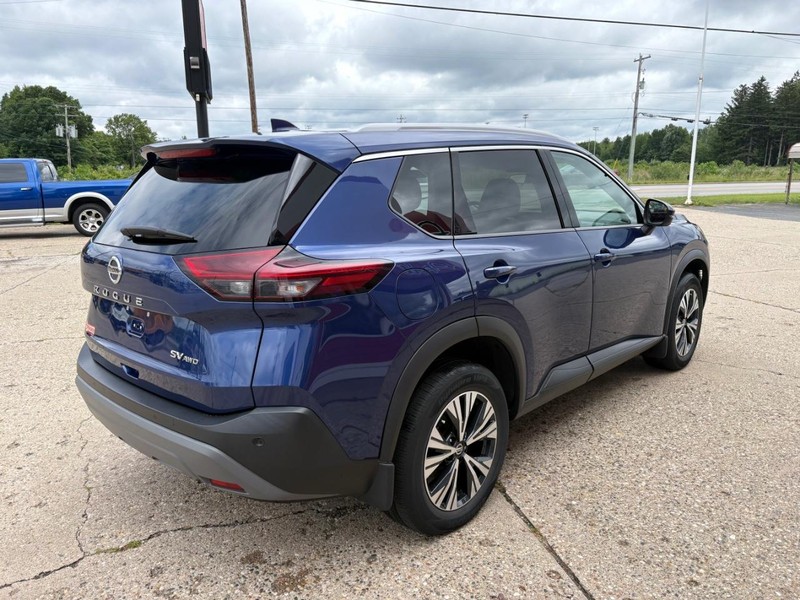Nissan Rogue Vehicle Full-screen Gallery Image 04