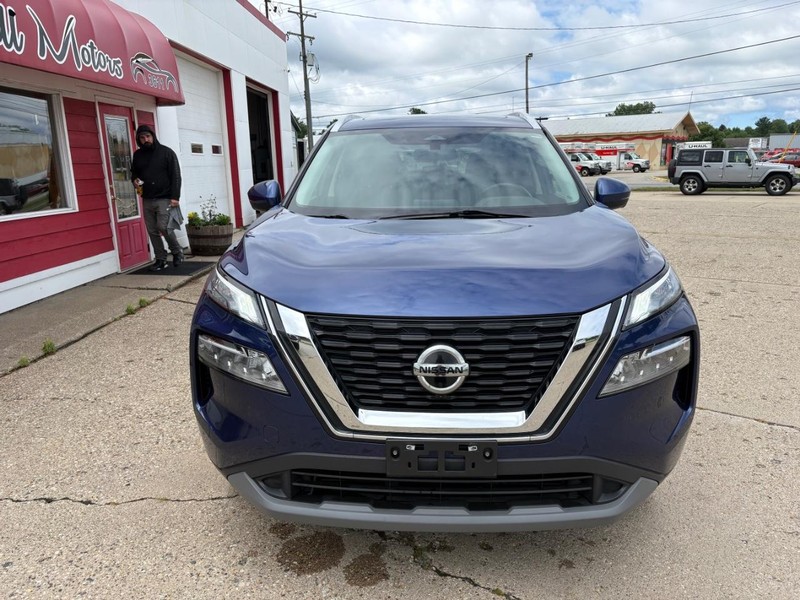 Nissan Rogue Vehicle Full-screen Gallery Image 05