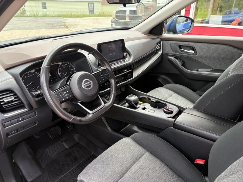 Nissan Rogue Vehicle Full-screen Gallery Image 07