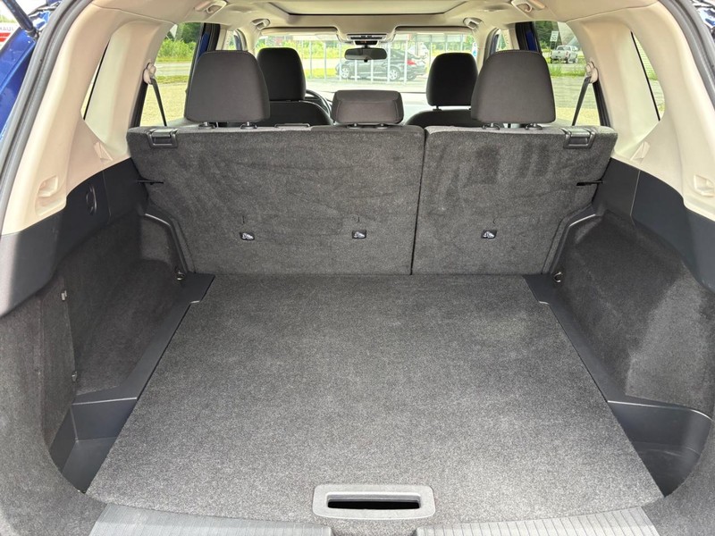 Nissan Rogue Vehicle Full-screen Gallery Image 11