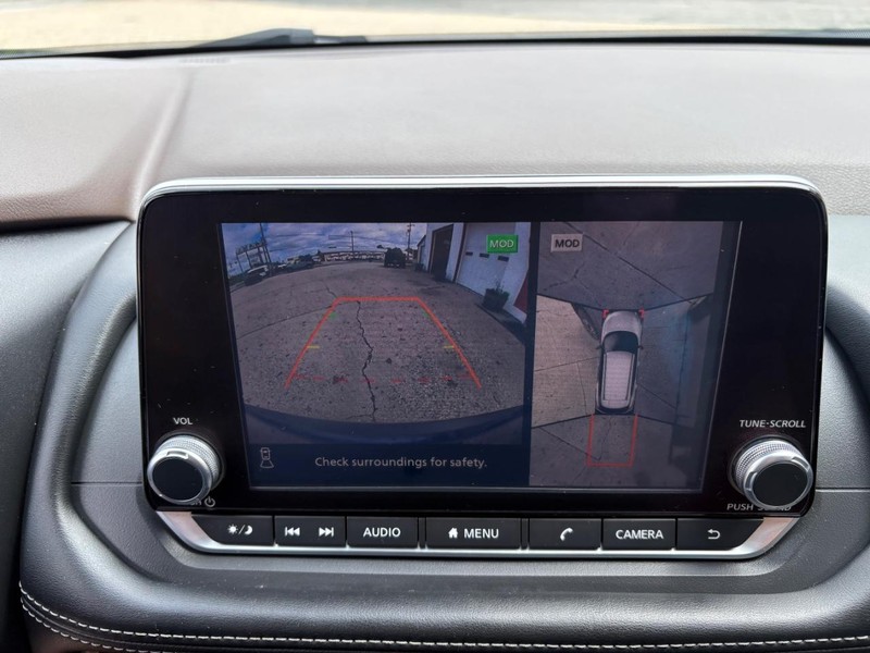 Nissan Rogue Vehicle Full-screen Gallery Image 15