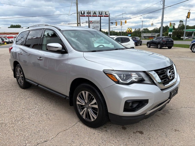 Nissan Pathfinder Vehicle Full-screen Gallery Image 03