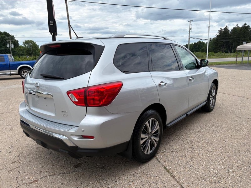 Nissan Pathfinder Vehicle Full-screen Gallery Image 04
