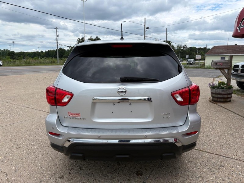 Nissan Pathfinder Vehicle Full-screen Gallery Image 05