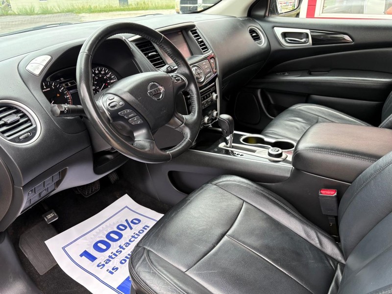 Nissan Pathfinder Vehicle Full-screen Gallery Image 07