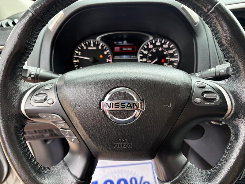 Nissan Pathfinder Vehicle Full-screen Gallery Image 13