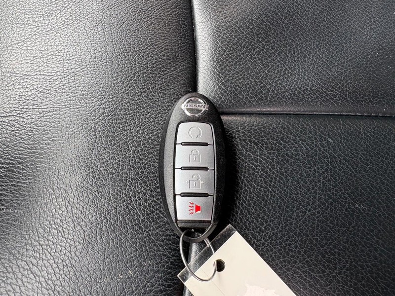 Nissan Pathfinder Vehicle Full-screen Gallery Image 18