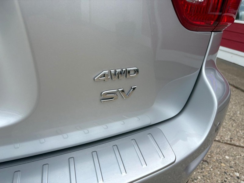Nissan Pathfinder Vehicle Full-screen Gallery Image 21