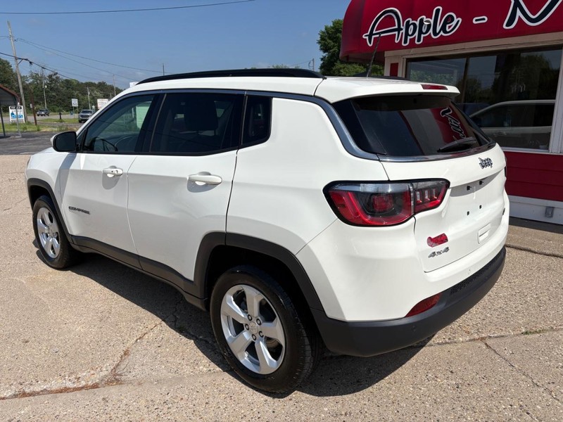 Jeep Compass Vehicle Full-screen Gallery Image 02