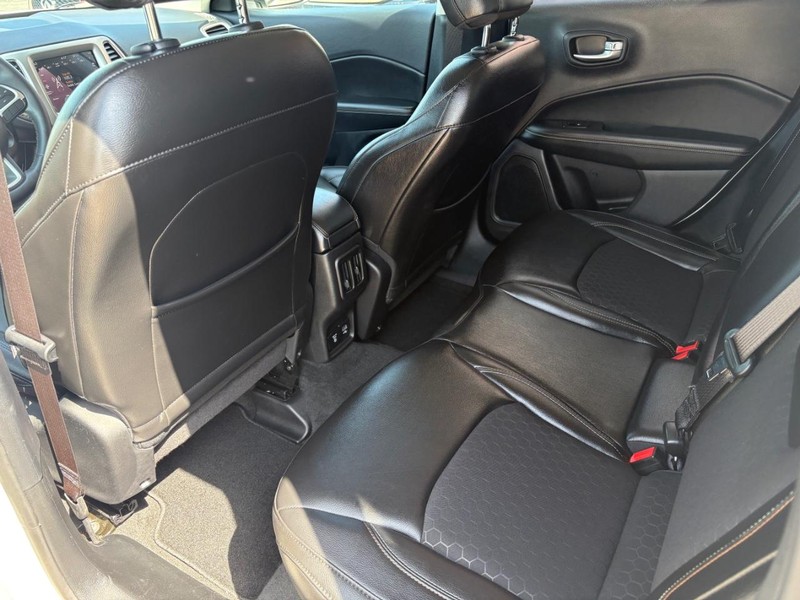 Jeep Compass Vehicle Full-screen Gallery Image 08