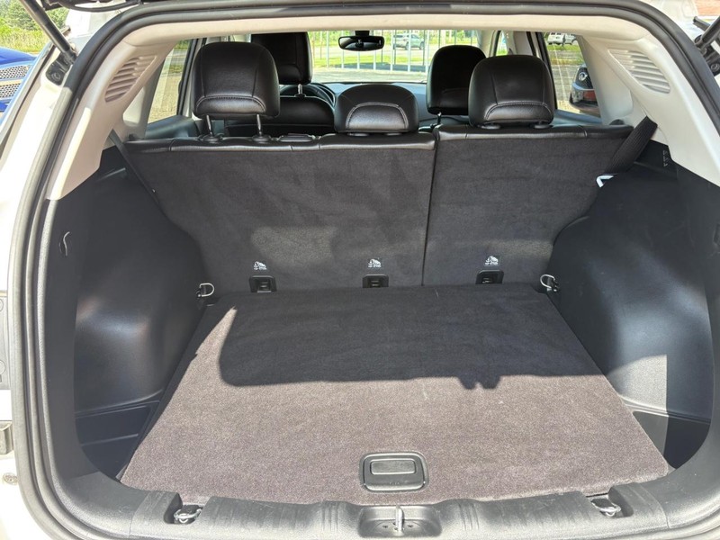 Jeep Compass Vehicle Full-screen Gallery Image 11