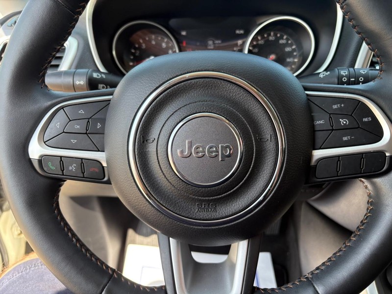 Jeep Compass Vehicle Full-screen Gallery Image 12
