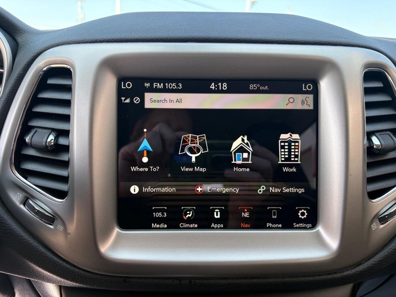 Jeep Compass Vehicle Full-screen Gallery Image 14