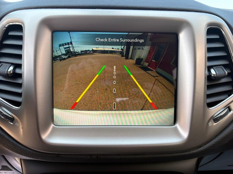 Jeep Compass Vehicle Full-screen Gallery Image 15