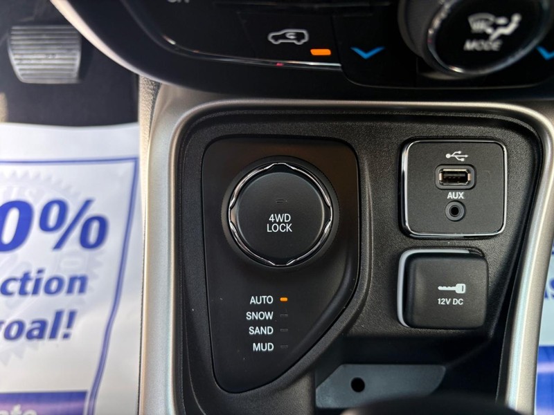 Jeep Compass Vehicle Full-screen Gallery Image 16