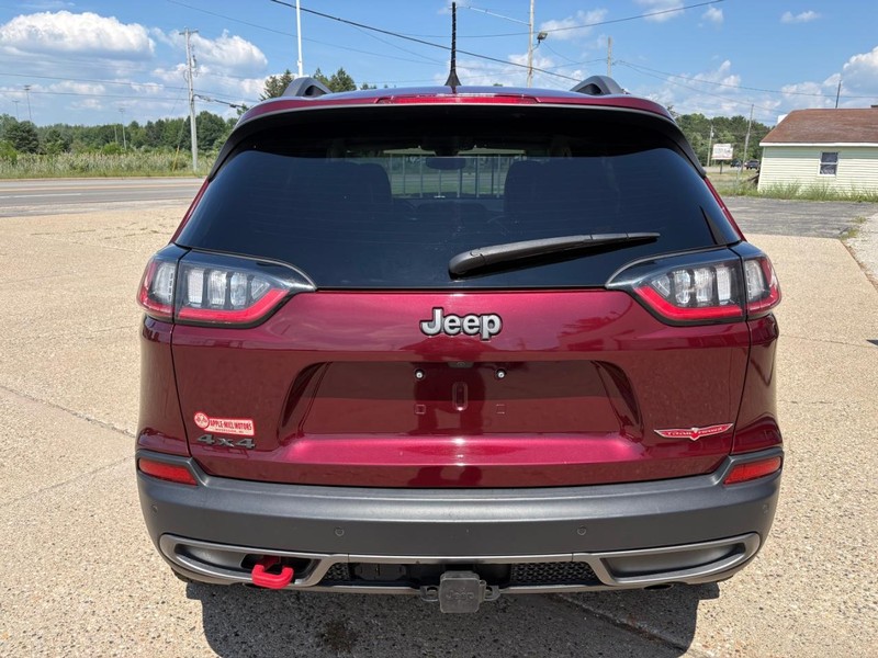 Jeep Cherokee Vehicle Full-screen Gallery Image 06