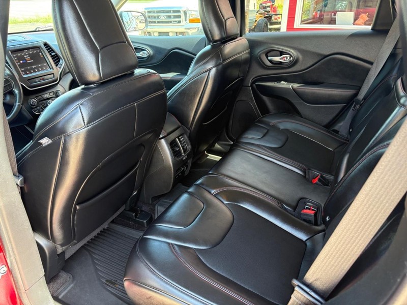 Jeep Cherokee Vehicle Full-screen Gallery Image 08