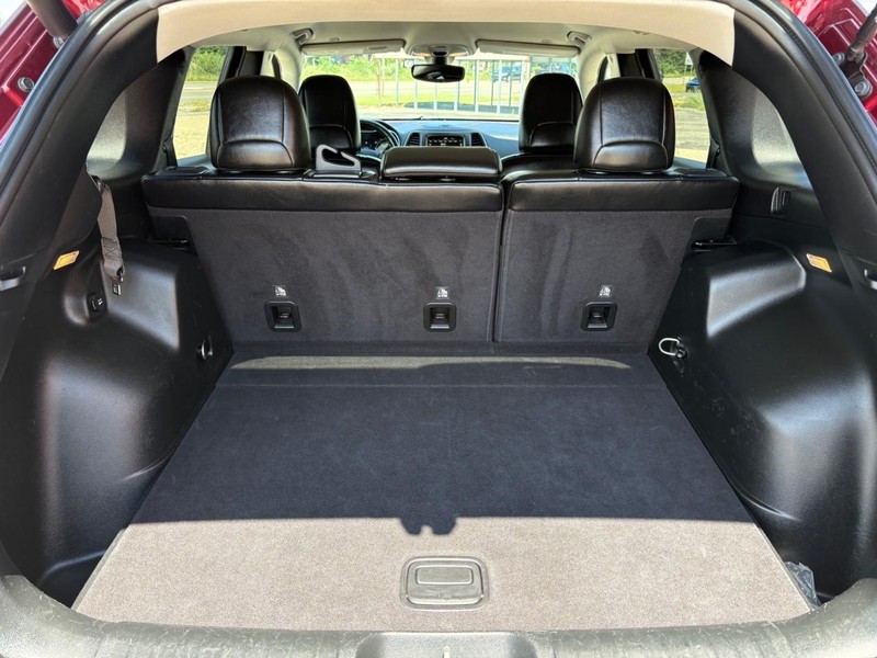 Jeep Cherokee Vehicle Full-screen Gallery Image 11