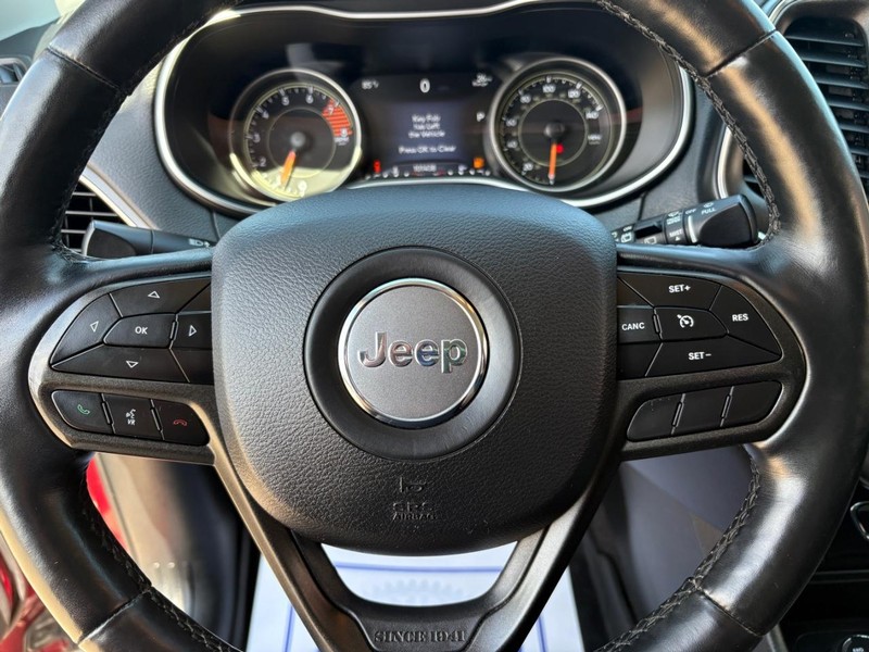 Jeep Cherokee Vehicle Full-screen Gallery Image 12