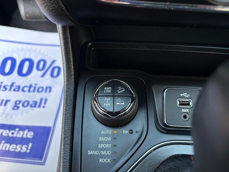 Jeep Cherokee Vehicle Full-screen Gallery Image 15