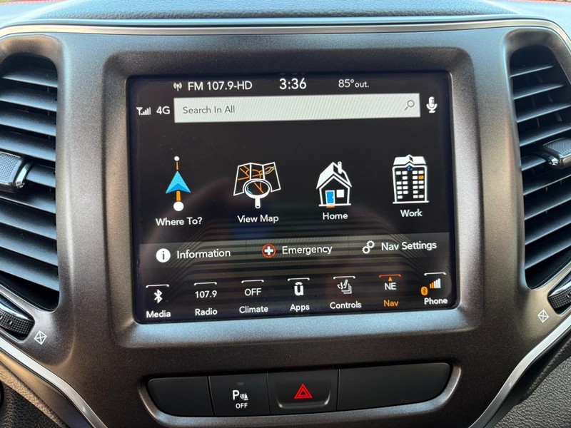 Jeep Cherokee Vehicle Full-screen Gallery Image 17