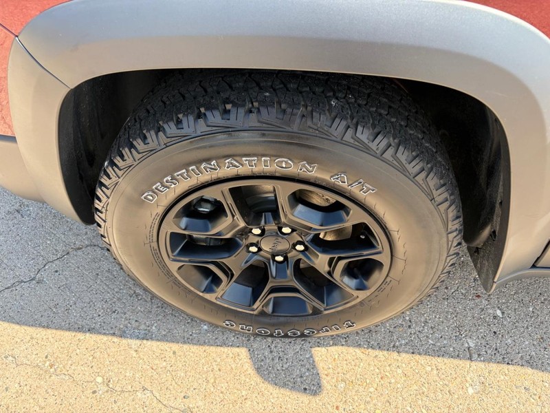 Jeep Cherokee Vehicle Full-screen Gallery Image 21