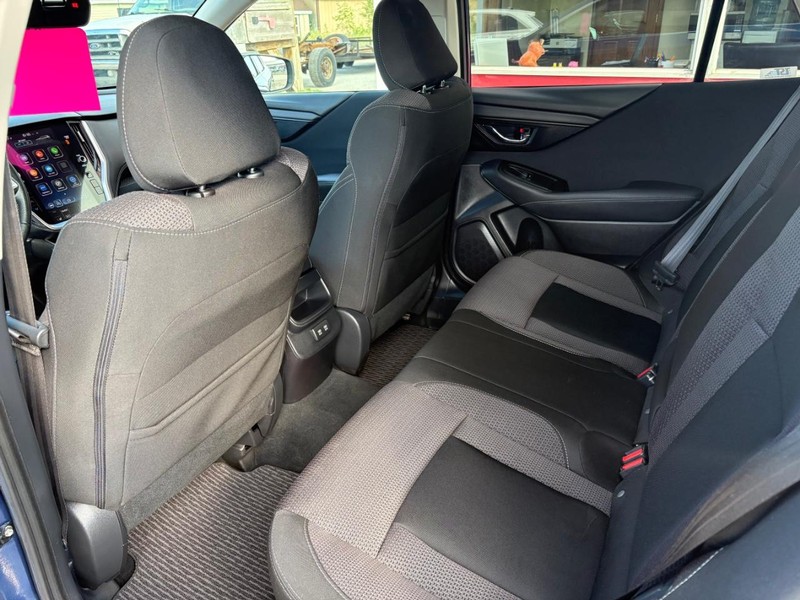 Subaru Outback Vehicle Full-screen Gallery Image 08