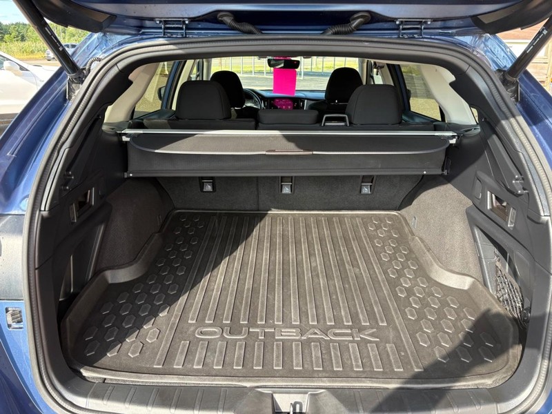 Subaru Outback Vehicle Full-screen Gallery Image 11