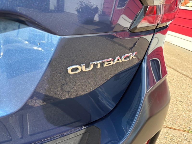 Subaru Outback Vehicle Full-screen Gallery Image 16