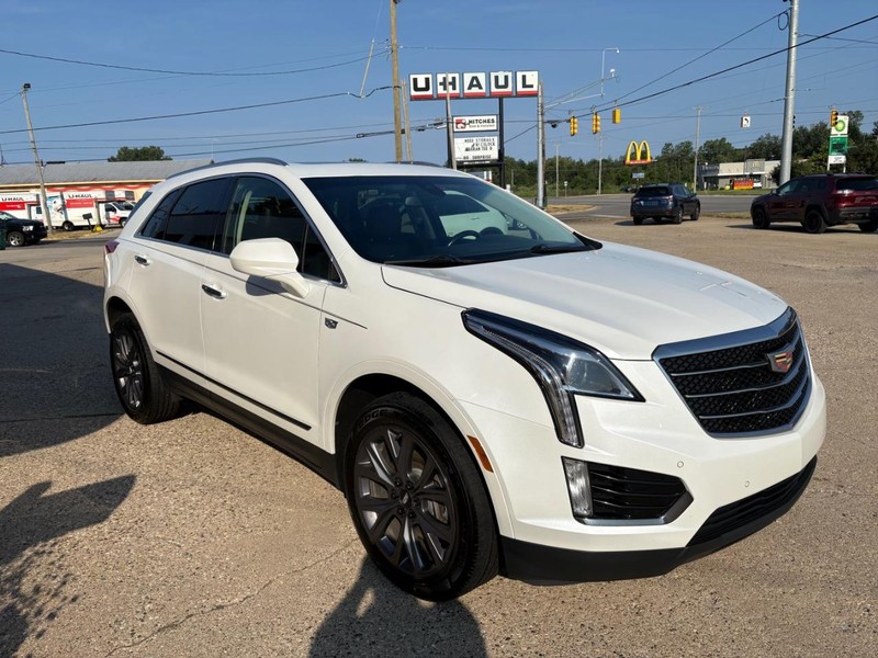 Cadillac XT5 Vehicle Full-screen Gallery Image 03