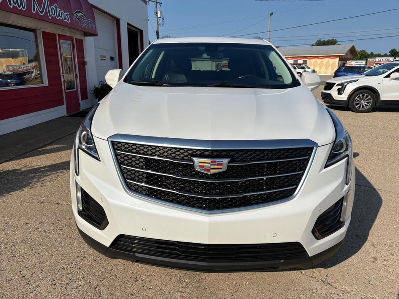 Cadillac XT5 Vehicle Full-screen Gallery Image 05