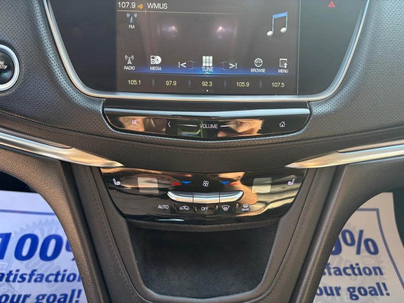 Cadillac XT5 Vehicle Full-screen Gallery Image 12