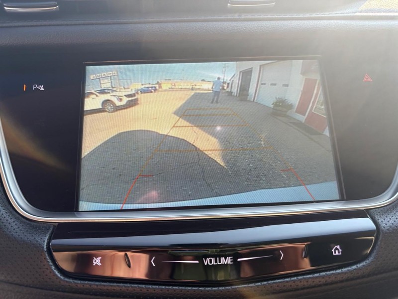 Cadillac XT5 Vehicle Full-screen Gallery Image 13