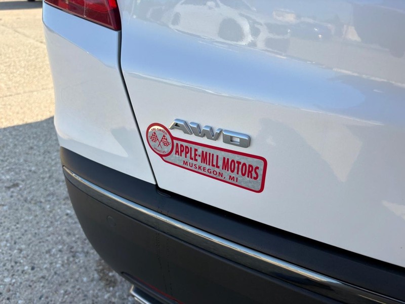 Cadillac XT5 Vehicle Full-screen Gallery Image 17