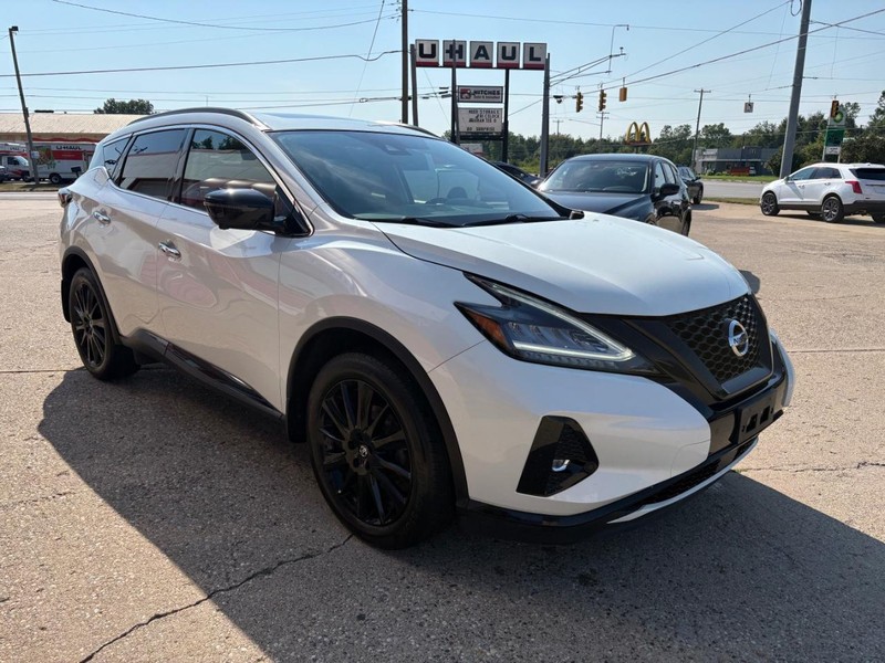 Nissan Murano Vehicle Full-screen Gallery Image 03