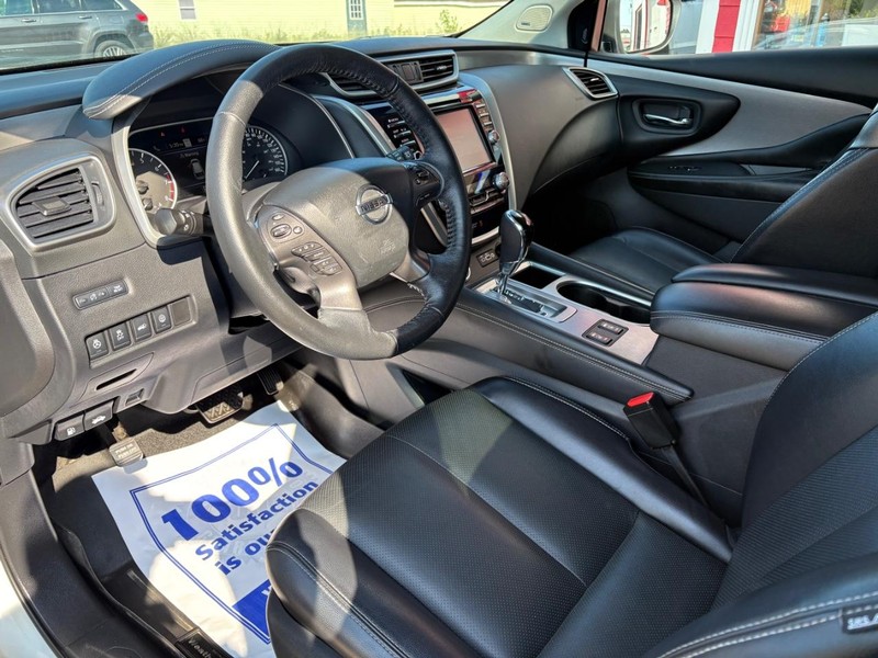 Nissan Murano Vehicle Full-screen Gallery Image 07