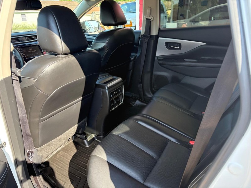 Nissan Murano Vehicle Full-screen Gallery Image 08