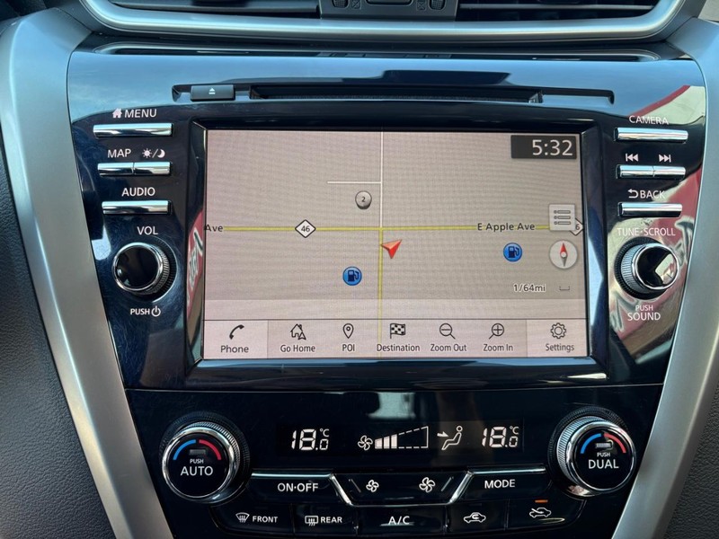 Nissan Murano Vehicle Full-screen Gallery Image 15