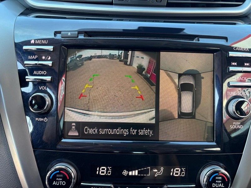 Nissan Murano Vehicle Full-screen Gallery Image 16