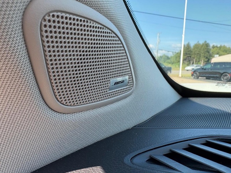 Nissan Murano Vehicle Full-screen Gallery Image 18