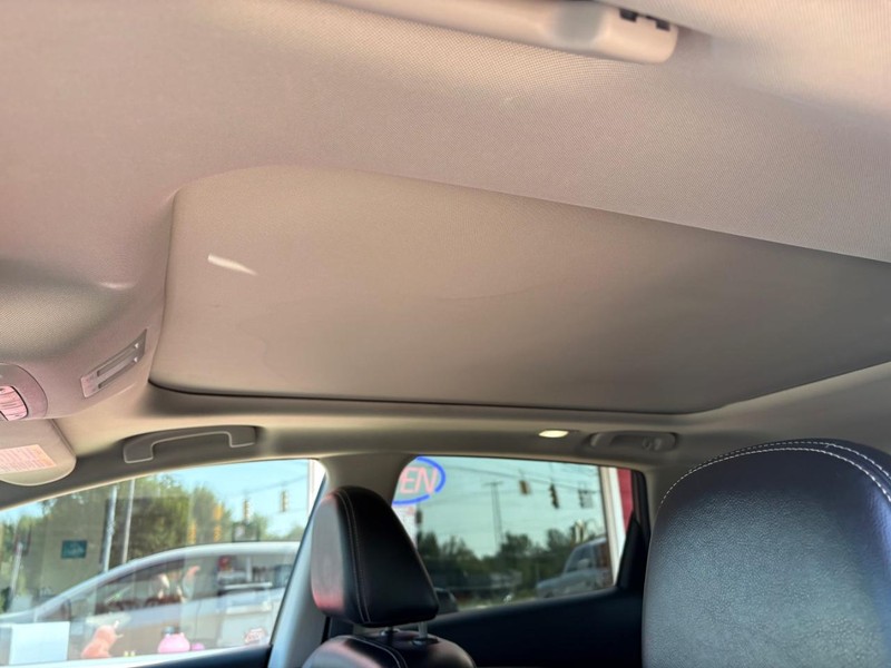 Nissan Murano Vehicle Full-screen Gallery Image 19
