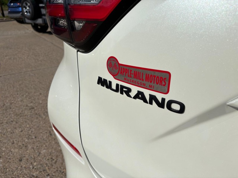 Nissan Murano Vehicle Full-screen Gallery Image 20