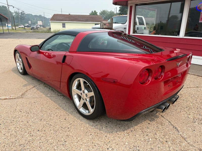 Chevrolet Corvette Vehicle Full-screen Gallery Image 02