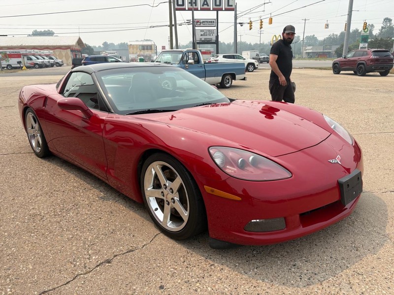 Chevrolet Corvette Vehicle Full-screen Gallery Image 03