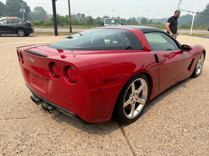 Chevrolet Corvette Vehicle Full-screen Gallery Image 04