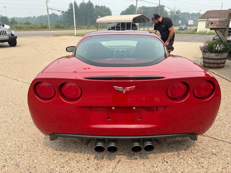 Chevrolet Corvette Vehicle Full-screen Gallery Image 06