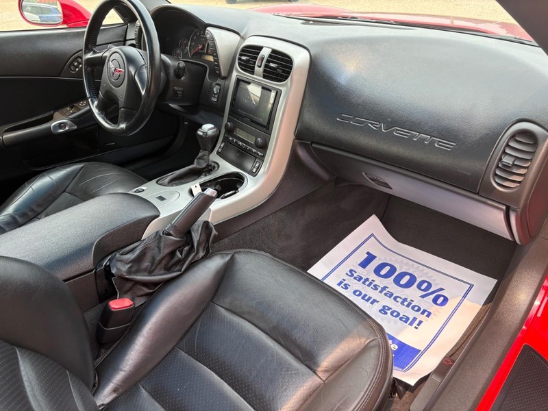 Chevrolet Corvette Vehicle Full-screen Gallery Image 08